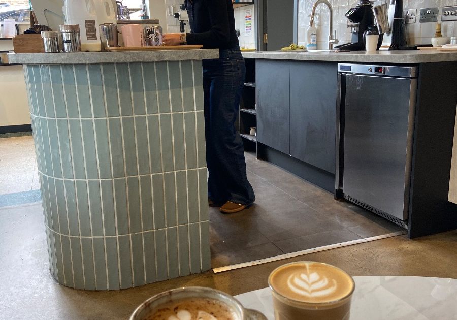 London café community post