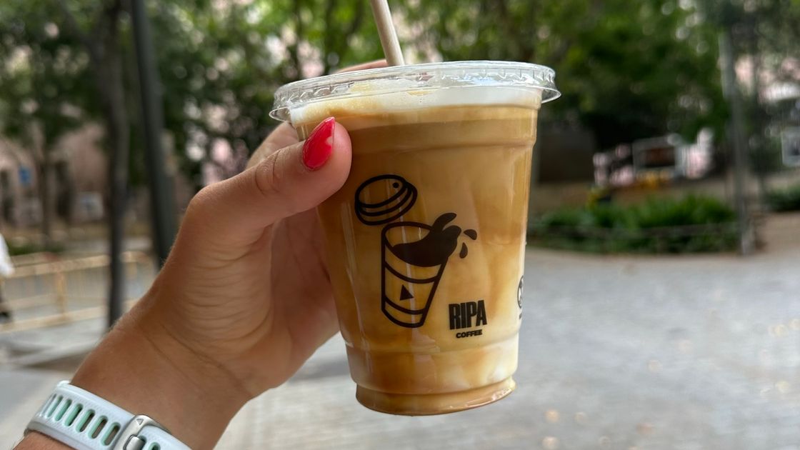 Barcelona café community post