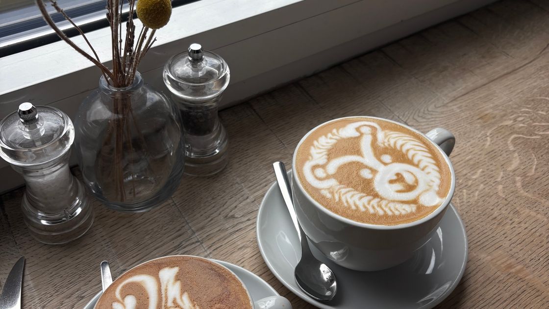 Hamburg café community post