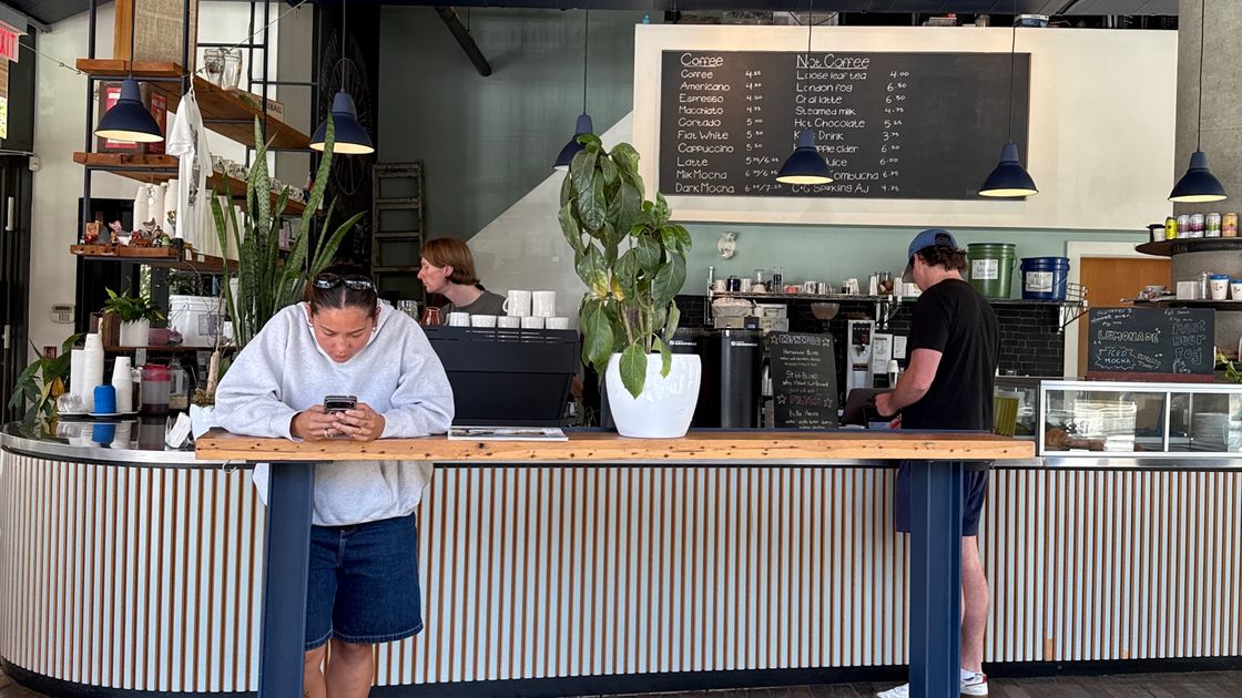 Victoria café community post